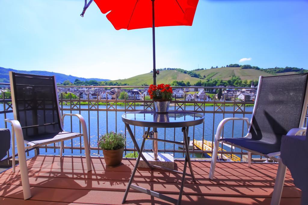 Mayer'S Weinhotel Zell an der Mosel Exterior photo