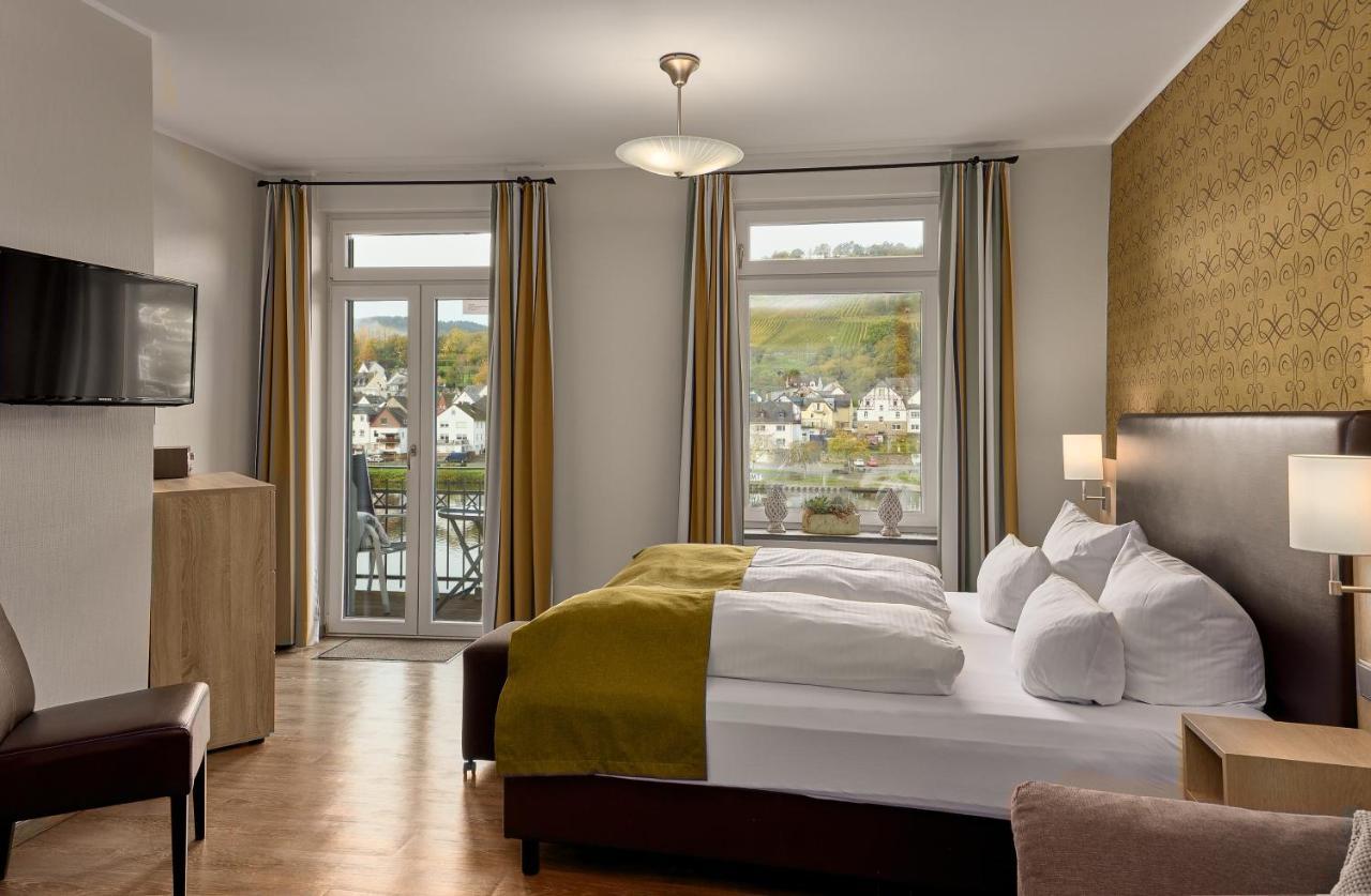Mayer'S Weinhotel Zell an der Mosel Exterior photo