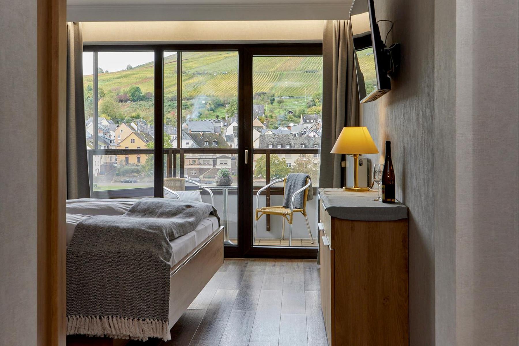 Mayer'S Weinhotel Zell an der Mosel Exterior photo