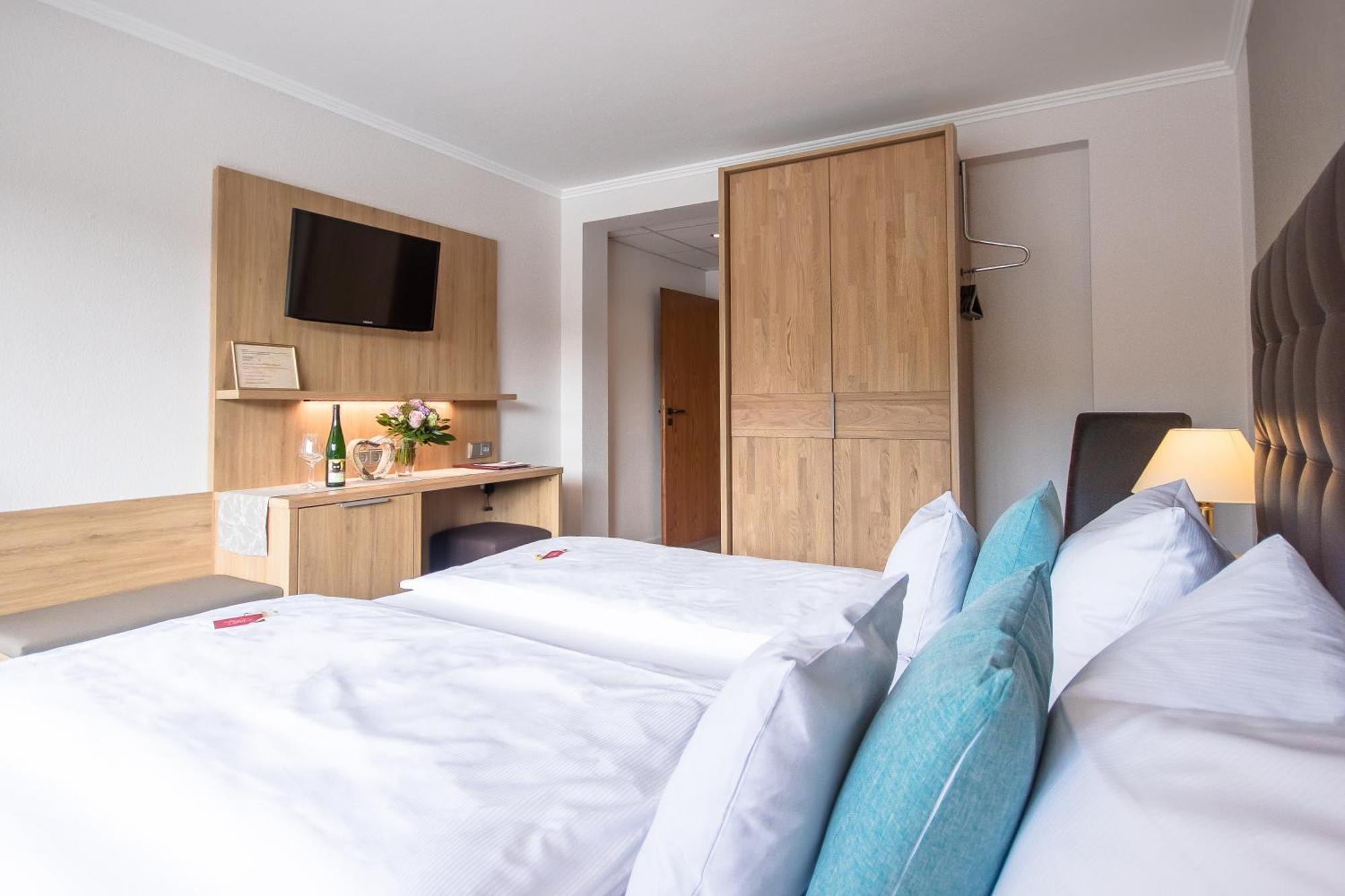 Mayer'S Weinhotel Zell an der Mosel Room photo